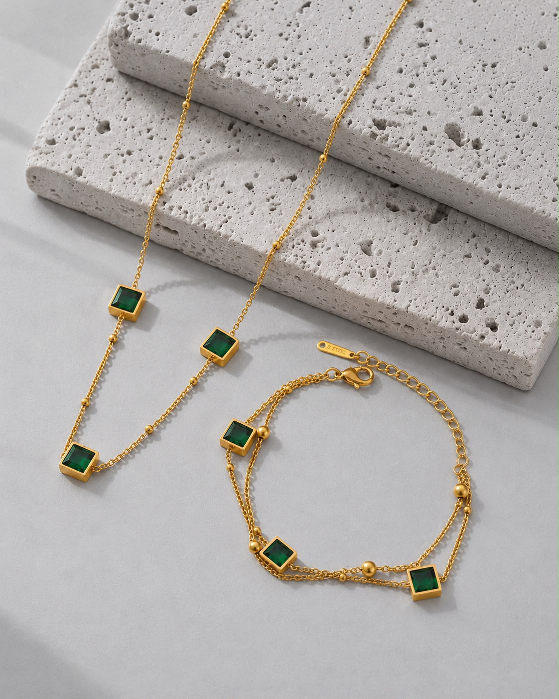 Black square peral set