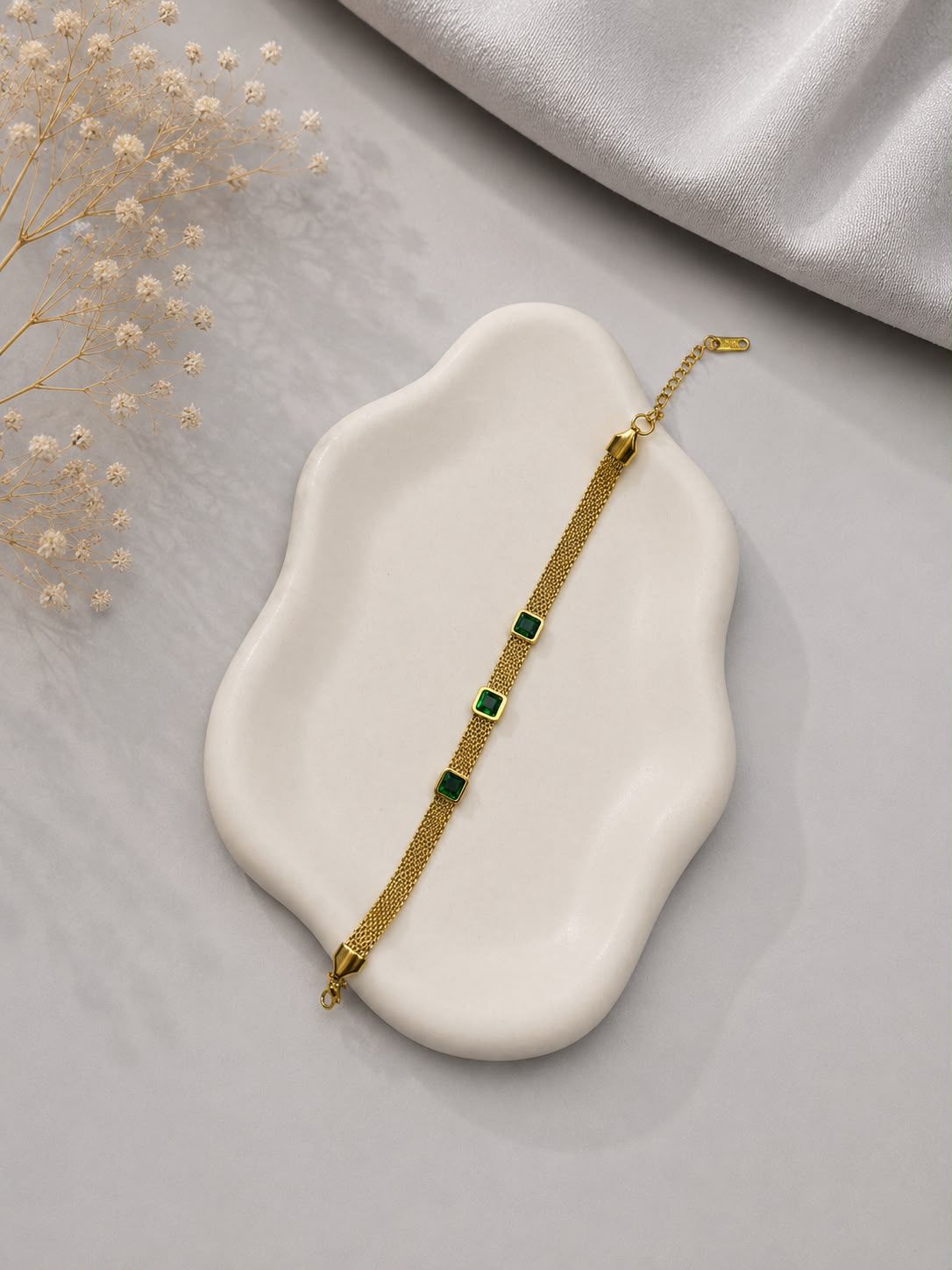 Luxary Emerald Green With Golden Bracelet