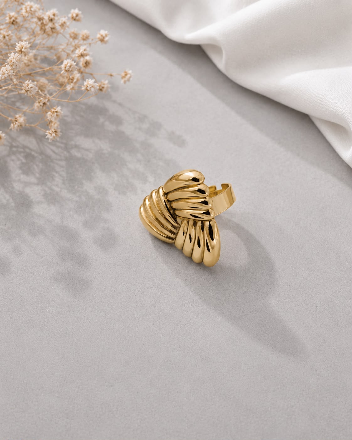 Elegent knot Ring