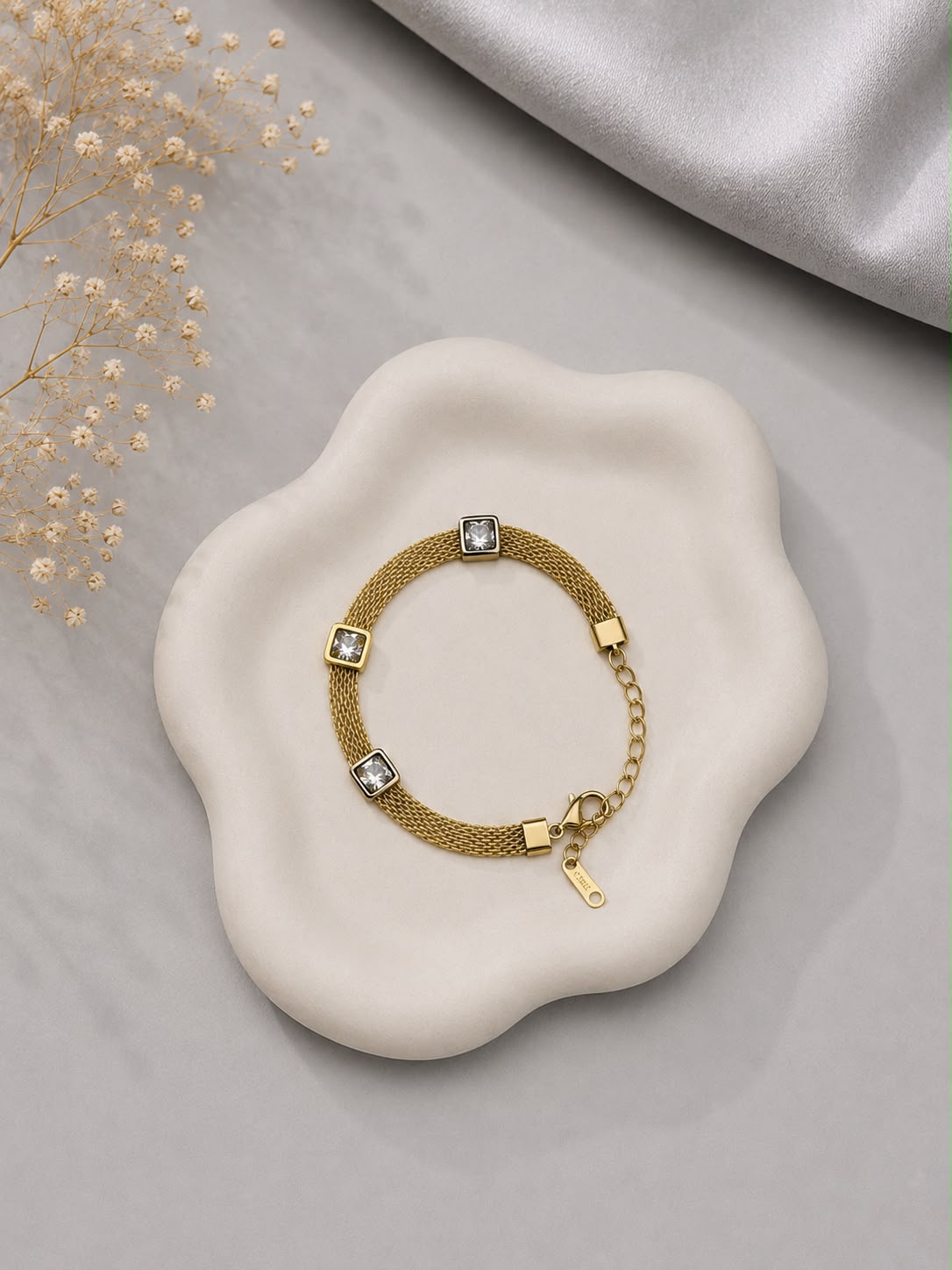 Elegent White Pearl Braclet
