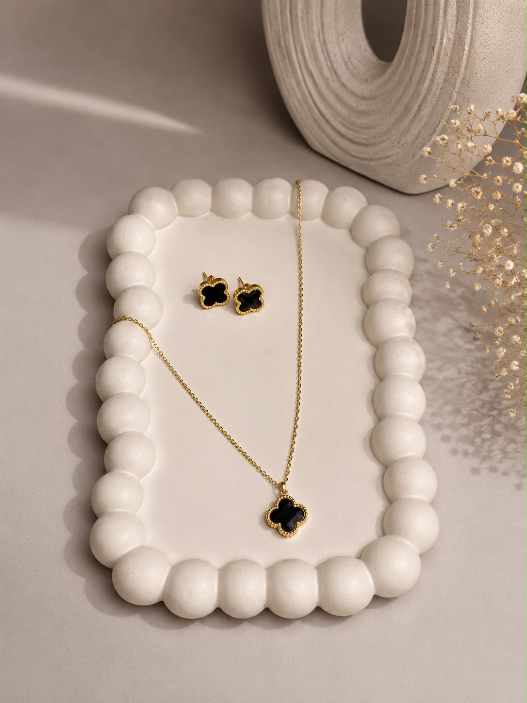 Black Clover (necklace -Studs)