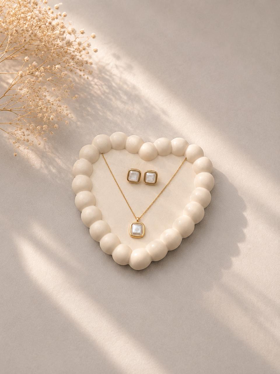 White Stone ( studs -Chain)