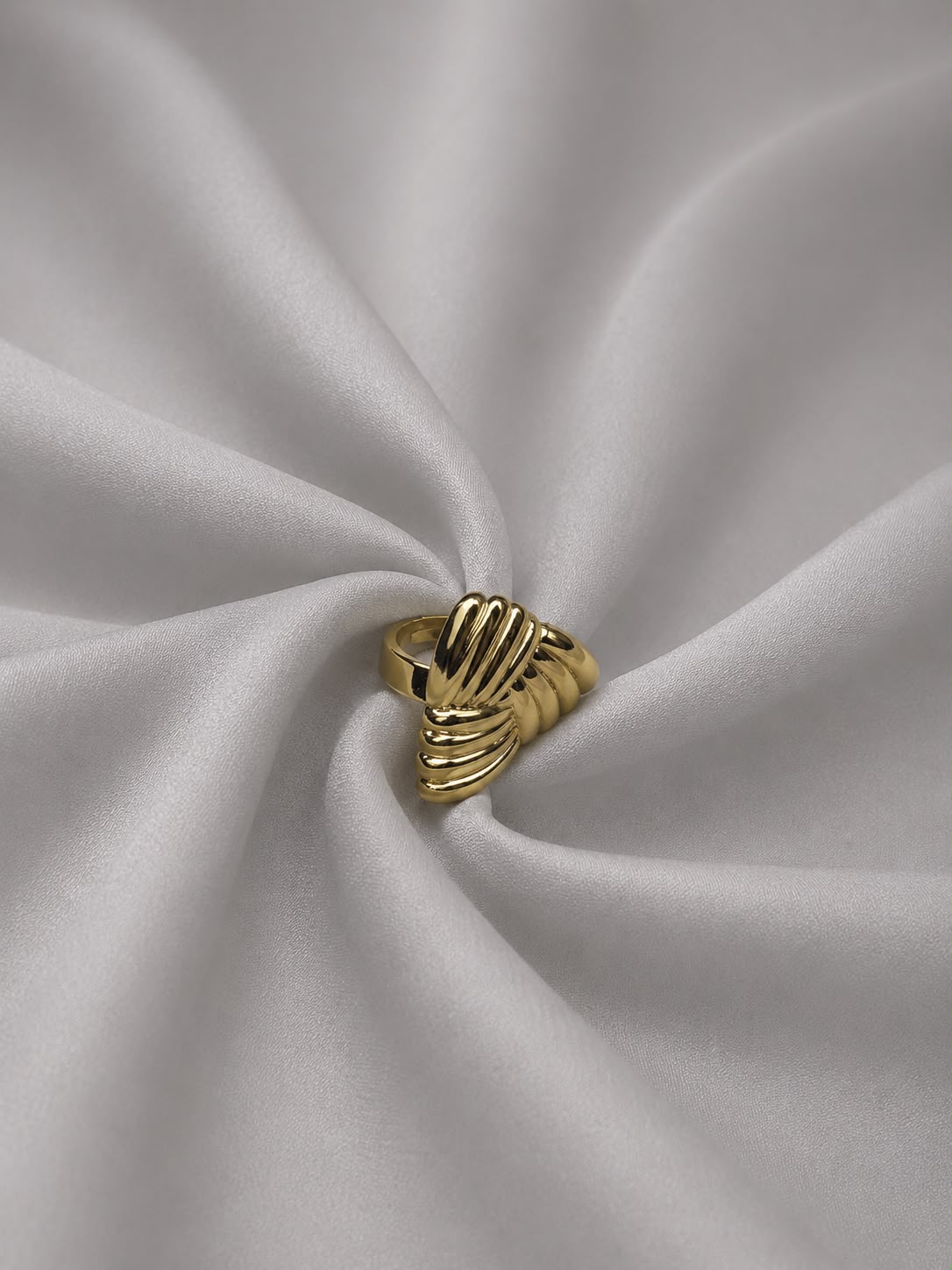 Elegent knot Ring